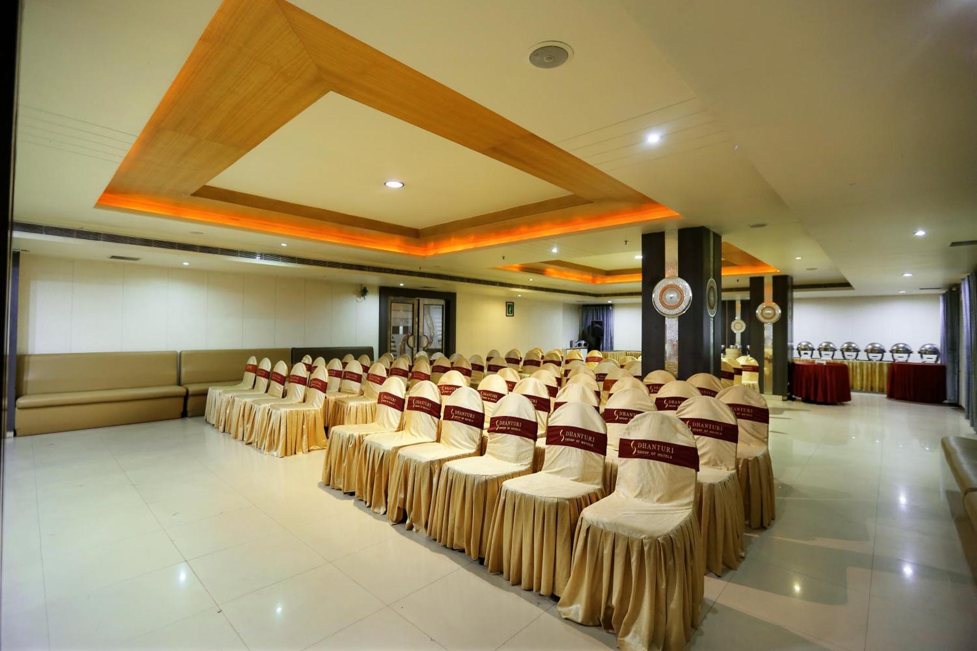 Hotel Sitara Grand Hyderabad Bagian luar foto