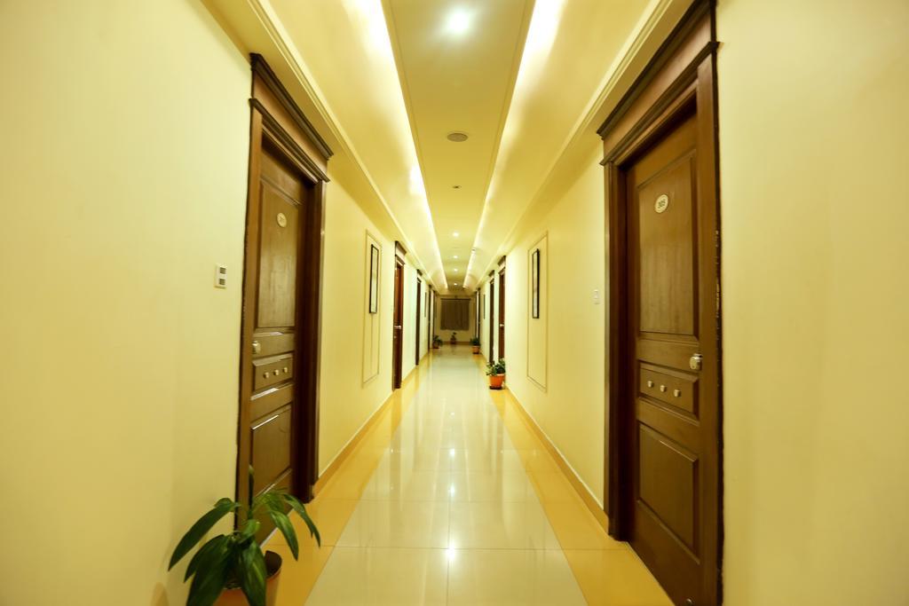 Hotel Sitara Grand Hyderabad Bagian luar foto
