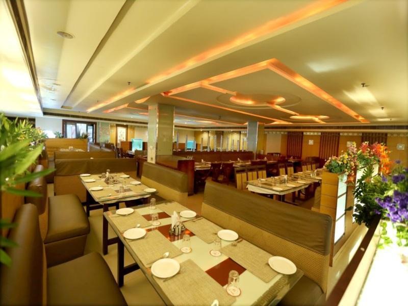 Hotel Sitara Grand Hyderabad Bagian luar foto