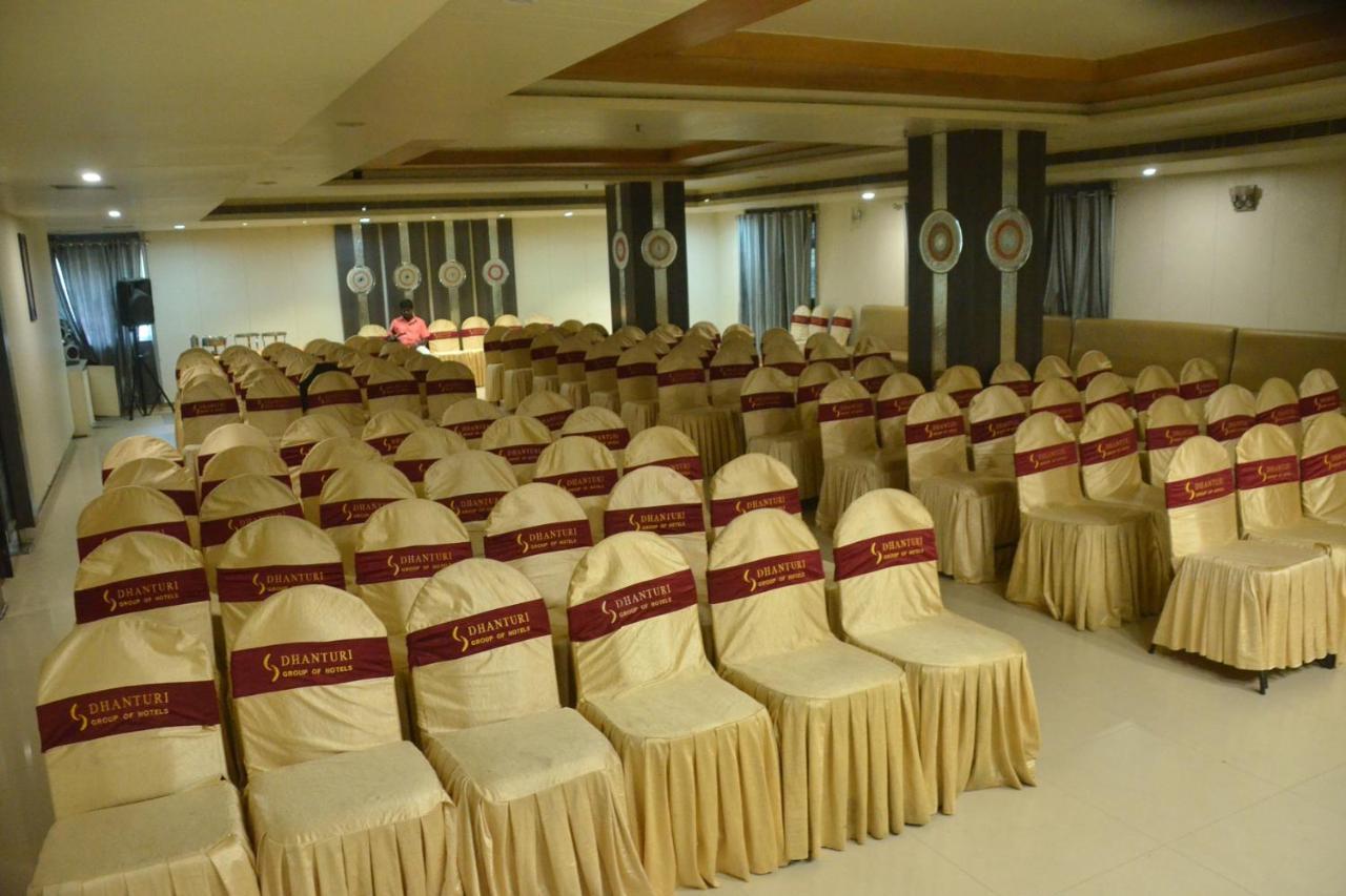 Hotel Sitara Grand Hyderabad Bagian luar foto